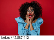 Woman in Blue Shirt and Glasses Making a Surprised Face. Стоковое AI-изображение, AI-художник Юлия Гапеенко / Фотобанк Лори