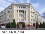 Здание Узкимёсаноат на улице Алишера Навои, Ташкент, Узбекистан (2023 год). Стоковое фото, фотограф Александр Кузнецов / Фотобанк Лори