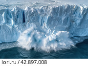 Glacier calving from the edge of antarctic ice shelf, aerial view. Стоковое AI-изображение, AI-художник Евгений Харитонов / Фотобанк Лори