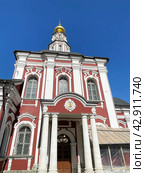 Церковь Алексия Митрополита за Яузой на фоне синего неба. Москва. Стоковое фото, фотограф Овчинникова Ирина / Фотобанк Лори