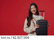 Woman Holding Suitcase and Smiling. Стоковое AI-изображение, AI-художник Юлия Гапеенко / Фотобанк Лори