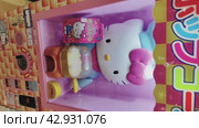 Автомат для приготовления попкорна Hello Kitty Sanrio Characters, Токио, Япония (2024 год). Редакционное видео, видеограф Владимир Макеев / Фотобанк Лори