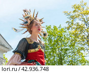 Сцена из оперы "Геракл и золотой апельсин" на террасе Елагина дорца в рамках фестиваля тюльпанов 2019 года. Санкт-Петербург. Редакционное фото, фотограф Александр Щепин / Фотобанк Лори