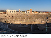Внутри амфитеатра римской эпохи Арена ди Верона, Верона, Италия (2019 год). Редакционное фото, фотограф Сергей Веселовский / Фотобанк Лори