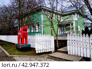 Деревянный дом арт-пространства Резной Палисад. Вологда (2024 год). Редакционное фото, фотограф Владимир Кошарев / Фотобанк Лори
