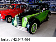 Автомобиль Москвич-401. Экспонат музея автосервис центра Магистраль на трассе М-114. Вологда (2024 год). Редакционное фото, фотограф Владимир Кошарев / Фотобанк Лори
