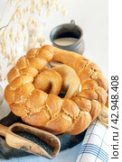Challah and kalach - round white wheat homemade bread. Close-up of white bread with soy milk and homemade black salt. Close-up. Стоковое фото, фотограф Оксана Медведева / Фотобанк Лори