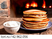 Pancakes With Jam Near The Owen AI Generated. Стоковое AI-изображение, AI-художник Андрей Скат / Фотобанк Лори