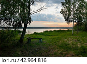 Берег озера Белое, березы, скамейка, где можно посидеть, подумать и полюбоваться.на этот живописный закат. деревня Белозерье, Рязанская область. Россия. Стоковое фото, фотограф Александр Пеньков / Фотобанк Лори