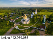 Вид с высоты на Великорецкий град перед закатом (аэросъемка 2022 года) Стоковое фото, фотограф Владислав Самошкин / Фотобанк Лори