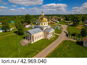 Вид с высоты на Никольскую церковь в Великорецком (аэросъемка 2022 года) Стоковое фото, фотограф Владислав Самошкин / Фотобанк Лори