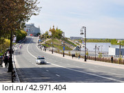 Город Тюмень. Велогонка посвященная Дню победы. Никольский мост (2016 год). Редакционное фото, фотограф Александр Тараканов / Фотобанк Лори