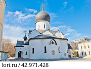 Покровский собор (Собор Покрова Пресвятой Богородицы). Марфо-Мариинская обитель милосердия. Весна. Солнечный день. Москва. Россия (2024 год). Редакционное фото, фотограф E. O. / Фотобанк Лори