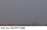 Airplane approach lit runway. Стоковое видео, видеограф Данил Руденко / Фотобанк Лори