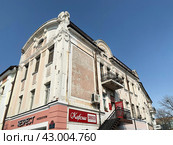 Владивосток, улица Светланская, дом 17. Бывший доходный дом Катчана весной 2020 года. Редакционное фото, фотограф Овчинникова Ирина / Фотобанк Лори
