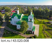 Вид с высоты на Троицкую церковь в Омутнинске (аэросъемка 2020 года) Стоковое фото, фотограф Владислав Самошкин / Фотобанк Лори
