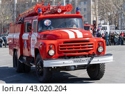 Soviet fire tanker truck AC-40 63 ZIL-130 deliver combat crews, fire-technical weapons, fire extinguishing equipment, extinguish fires with water, air-mechanical foam (2019 год). Редакционное фото, фотограф А. А. Пирагис / Фотобанк Лори