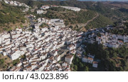 Aerial townscape of Casares, Malaga province, autonomous community of Andalusia, Spain. Стоковое видео, видеограф Яков Филимонов / Фотобанк Лори