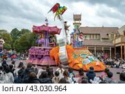 Дневной парад. Диснейленд. Токио. Япония. Февраль 2024. Редакционное фото, фотограф Владимир Макеев / Фотобанк Лори