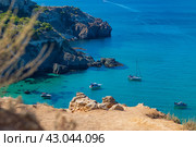 Bounty Beach Vinogradnaya Bay Cape Fiolent in Sevastopol An ideal place for travel and summer holidays Boats and yachts in crystal clear emerald water (2023 год). Редакционное фото, фотограф Светлана Евтушенко / Фотобанк Лори