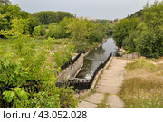 Плотина на реки Патрушиха. Летний Уктус. Город Екатеринбург (2016 год). Стоковое фото, фотограф Александр Тараканов / Фотобанк Лори