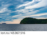Ladoga skerries. Islands in Lake Ladoga, Karelia, overcast weather. Стоковое фото, фотограф Оксана Медведева / Фотобанк Лори