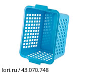Пластиковая корзина на белом фоне. Empty plastic basket isolated on white background. Стоковое фото, фотограф Татьяна Д / Фотобанк Лори