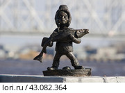 Кудесник с рыбой в Архангельске. Архангельский кудесник (2024 год). Редакционное фото, фотограф Яковлев Сергей / Фотобанк Лори