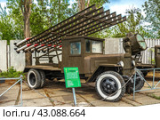 Советская боевая машина реактивной артиллерии БМ-13 «Катюша» периода Великой Отечественной войны в парке Победы на Соколовой горе в Саратове. Rocket-artillery combat vehicle BM-13 (2023 год). Редакционное фото, фотограф Владимир Сергеев / Фотобанк Лори