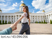 Follow me, young sexy girl holding her boyfriends hands. Стоковое фото, фотограф Андрей Аркуша / Фотобанк Лори