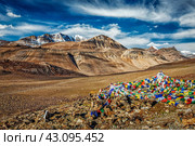 Buddhist prayer flags in Himalayas. Стоковое фото, фотограф Дмитрий Рухленко / Фотобанк Лори