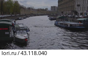 Boats and tourist boats stand on the banks of the Moika River near the intersection with Nevsky Prospekt. Russia. St. Petersburg. 05/08/2024. Редакционное видео, видеограф Ярославский Максим / Фотобанк Лори