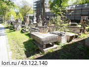 Moscow, Russia, May 3, 2024, Donskoy Monastery and Donskoye Cemetery in Moscow. Редакционное фото, фотограф Александр Поташев / Фотобанк Лори