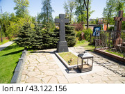 Moscow, Russia, May 3, 2024, Donskoy Monastery and Donskoye Cemetery in Moscow. Редакционное фото, фотограф Александр Поташев / Фотобанк Лори
