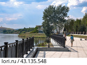 Город Нижний Тагил. Берег Тагильского пруда с видом на Лысую (Лисью) гору (2016 год). Стоковое фото, фотограф Александр Тараканов / Фотобанк Лори