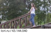 Rear view of woman who turns around with her hair fluttering in wind. Стоковое видео, видеограф Владимир Григорьев / Фотобанк Лори