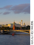 Большой Каменный мост и Большой Кремлёвский дворец,  Москва (2023 год). Стоковое фото, фотограф Константин Галактионов / Фотобанк Лори