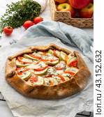 Homemade savory galette with vegetables, wholegrain pie with tomatoes, zucchini, blue cheese. Стоковое фото, фотограф Natalia Gdovskaia / Фотобанк Лори