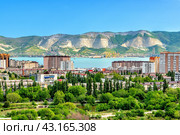 Панорамный вид сверху  на Новороссийск и Цемесскую бухту (2024 год). Редакционное фото, фотограф Владимир Ушаров / Фотобанк Лори
