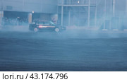 A black retro car passes the eight in demonstration performances at the Mega Belaya Dacha site. Russia. Moscow. 19.05.2024. Редакционное видео, видеограф Ярославский Максим / Фотобанк Лори