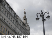 Отель "Балчуг Кемпински" на Раушской набережной в Москве (2024 год). Редакционное фото, фотограф Free Wind / Фотобанк Лори