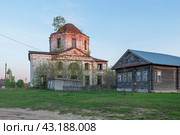 Всехсвятская церковь, село Мыт, Ивановская область (2024 год). Редакционное фото, фотограф Ирина Яровая / Фотобанк Лори