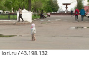 Город Киров, Театральная площадь, весна (2024 год). Редакционное видео, видеограф Алексей Сергеев / Фотобанк Лори