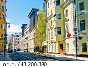 Ермолаевский переулок. Солнечный весенний день. Москва. Россия (2024 год). Редакционное фото, фотограф E. O. / Фотобанк Лори