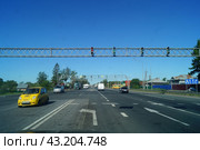 Светофор на трассе М-7 в деревне Чудиново Вязниковского района (2024 год). Редакционное фото, фотограф Сергей Овчинников / Фотобанк Лори