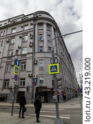 Доходный дом В. М. Костяковой расположенный в Москве по адресу улица Малая Дмитровка, 23/15 строение 1 (2024 год). Редакционное фото, фотограф Константин Григорьев / Фотобанк Лори