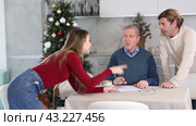 Couple discussing inheritance with older man. Стоковое видео, видеограф Яков Филимонов / Фотобанк Лори