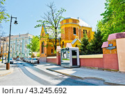 Особняк Шехтеля. Весна. Солнечный день. Ермолаевский переулок. Москва (2024 год). Редакционное фото, фотограф E. O. / Фотобанк Лори