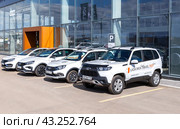 Lada Niva Travel offroad vehicle and other Lada cars next the office of official dealer (2024 год). Редакционное фото, фотограф FotograFF / Фотобанк Лори