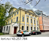 Москва, Лялин переулок, дом 3, усадьба Гурьевых весной. Редакционное фото, фотограф Овчинникова Ирина / Фотобанк Лори